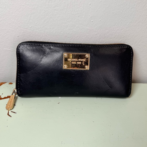 Michael Kors Continental Zip Around Wallet - Picture 2 of 15